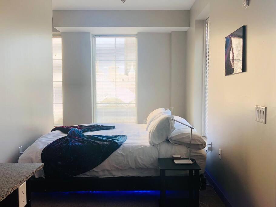 King Size Studio In Heart Of Downtown Columbus Extérieur photo
